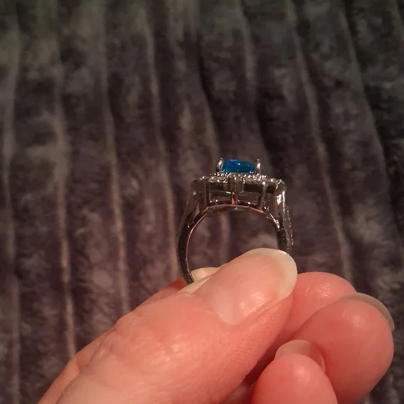 🐎NEW! Blue Topaz Halo Ring Sz 6 - Picture 4 of 4